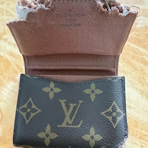 Louis Vuitton vintage monogram canvas card case - dog bites - Picture 3 of 7